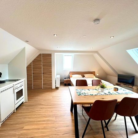 Hotel Zum Loewen - Unteres Wirtshaus 티티제-노이슈타트 외부 사진