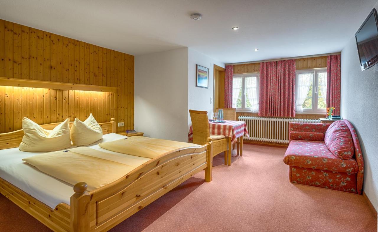 Hotel Zum Loewen - Unteres Wirtshaus 티티제-노이슈타트 외부 사진