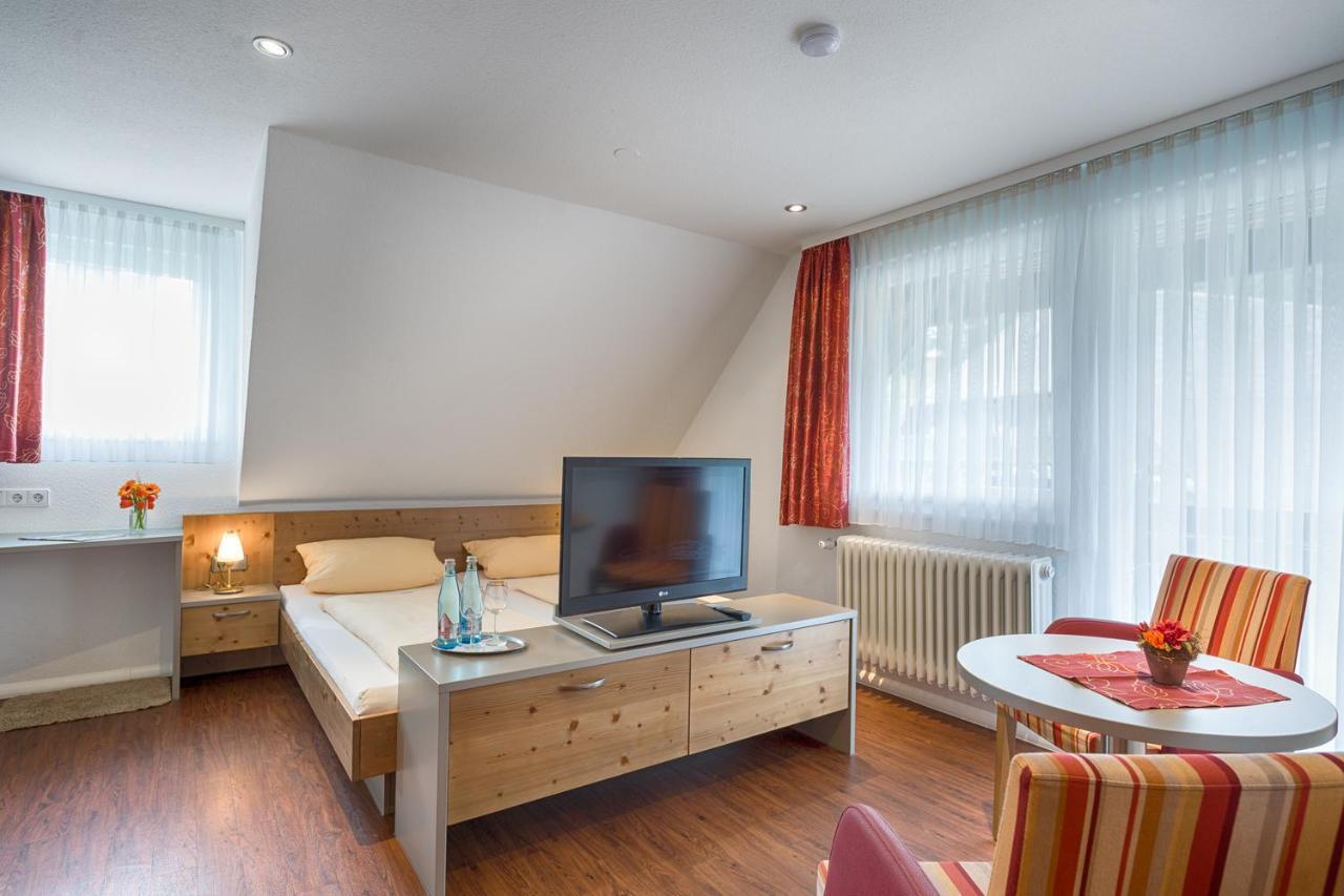 Hotel Zum Loewen - Unteres Wirtshaus 티티제-노이슈타트 외부 사진