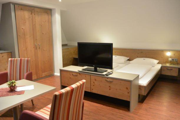 Hotel Zum Loewen - Unteres Wirtshaus 티티제-노이슈타트 외부 사진
