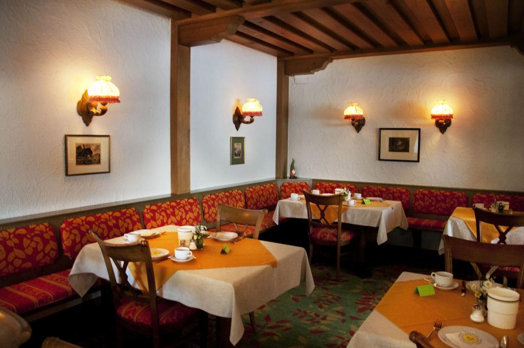 Hotel Zum Loewen - Unteres Wirtshaus 티티제-노이슈타트 외부 사진