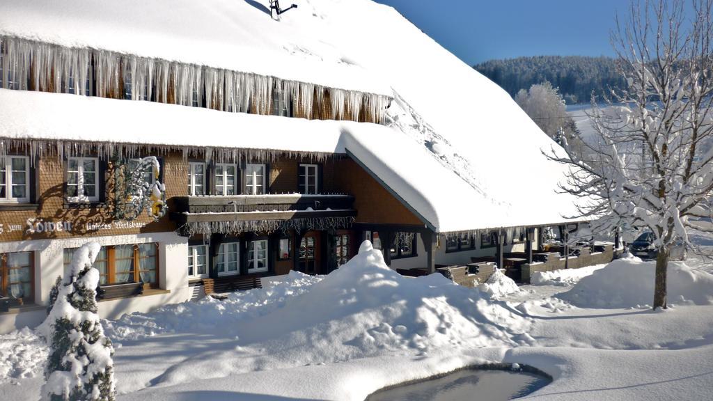 Hotel Zum Loewen - Unteres Wirtshaus 티티제-노이슈타트 외부 사진